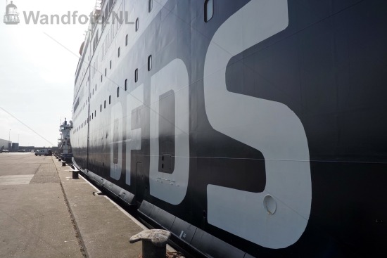 Cruiseferry Princess Seaways aan de kant ivm Corona