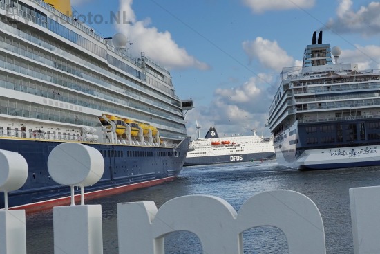 Cruiseschepen Spirit of Discovery en Marella Explorer
