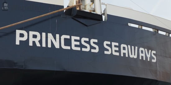 Cruiseferry Princess Seaways aan de kant ivm Corona