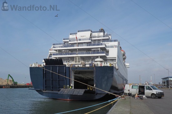 Cruiseferry Princess Seaways aan de kant ivm Corona