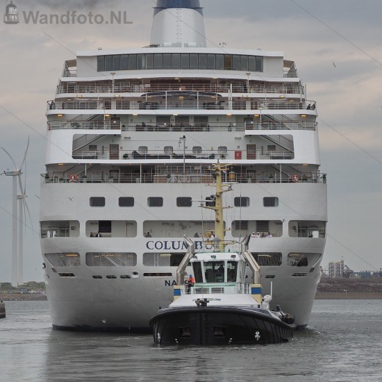 Sleepboot Telstar en cruiseschip Columbus
