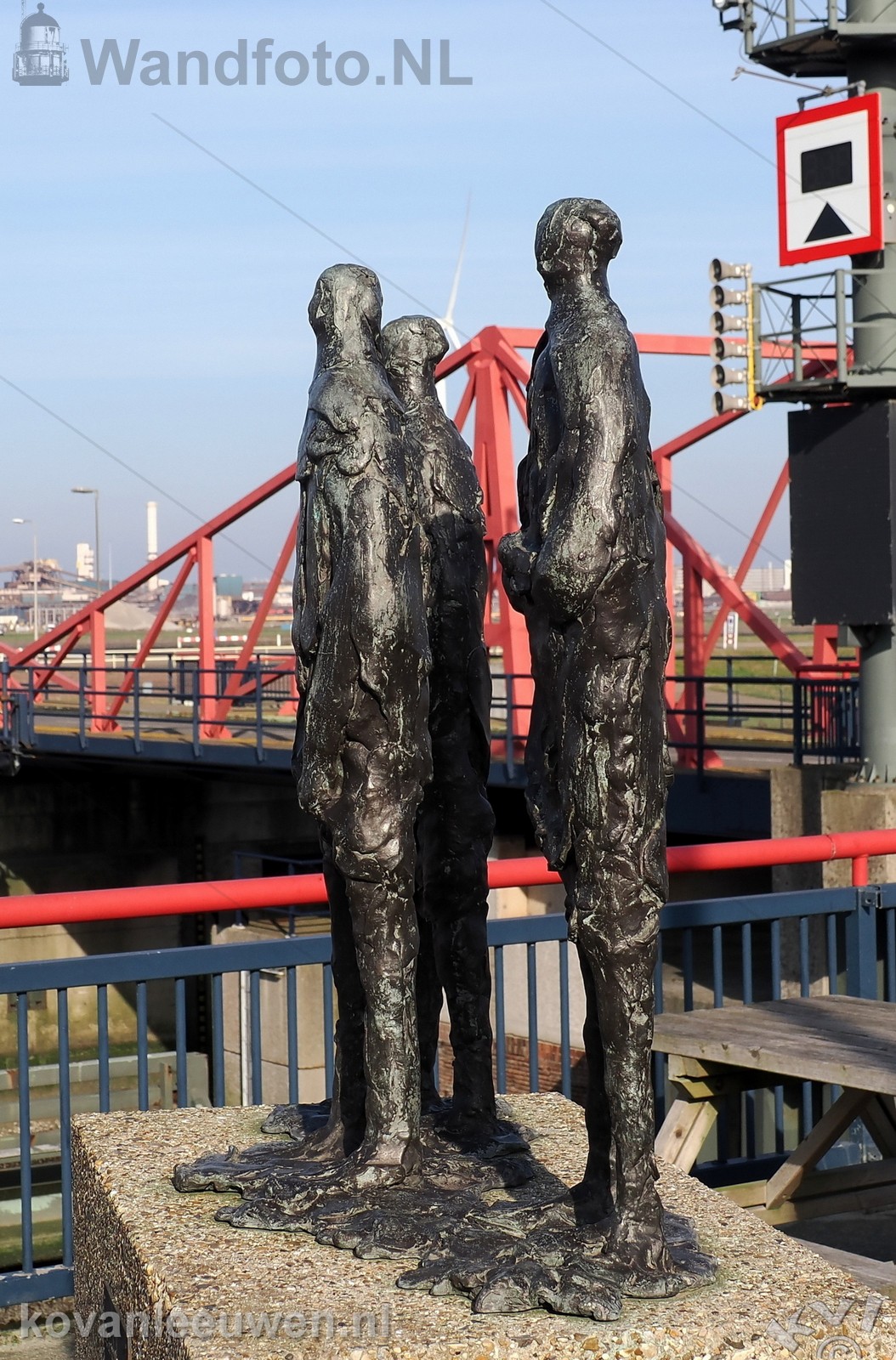 Beeld Kanaalgravers, Sluisplein, IJmuiden
