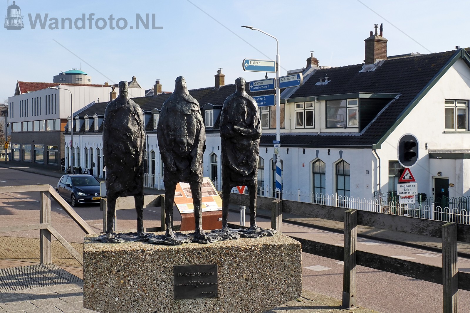 Beeld Kanaalgravers, Sluisplein, IJmuiden