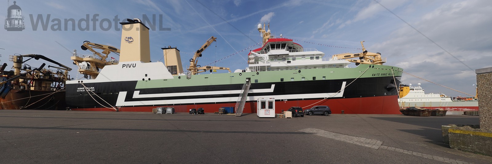 Nieuwe hektrawler Annie Hillina, Kotterkade, IJmuiden