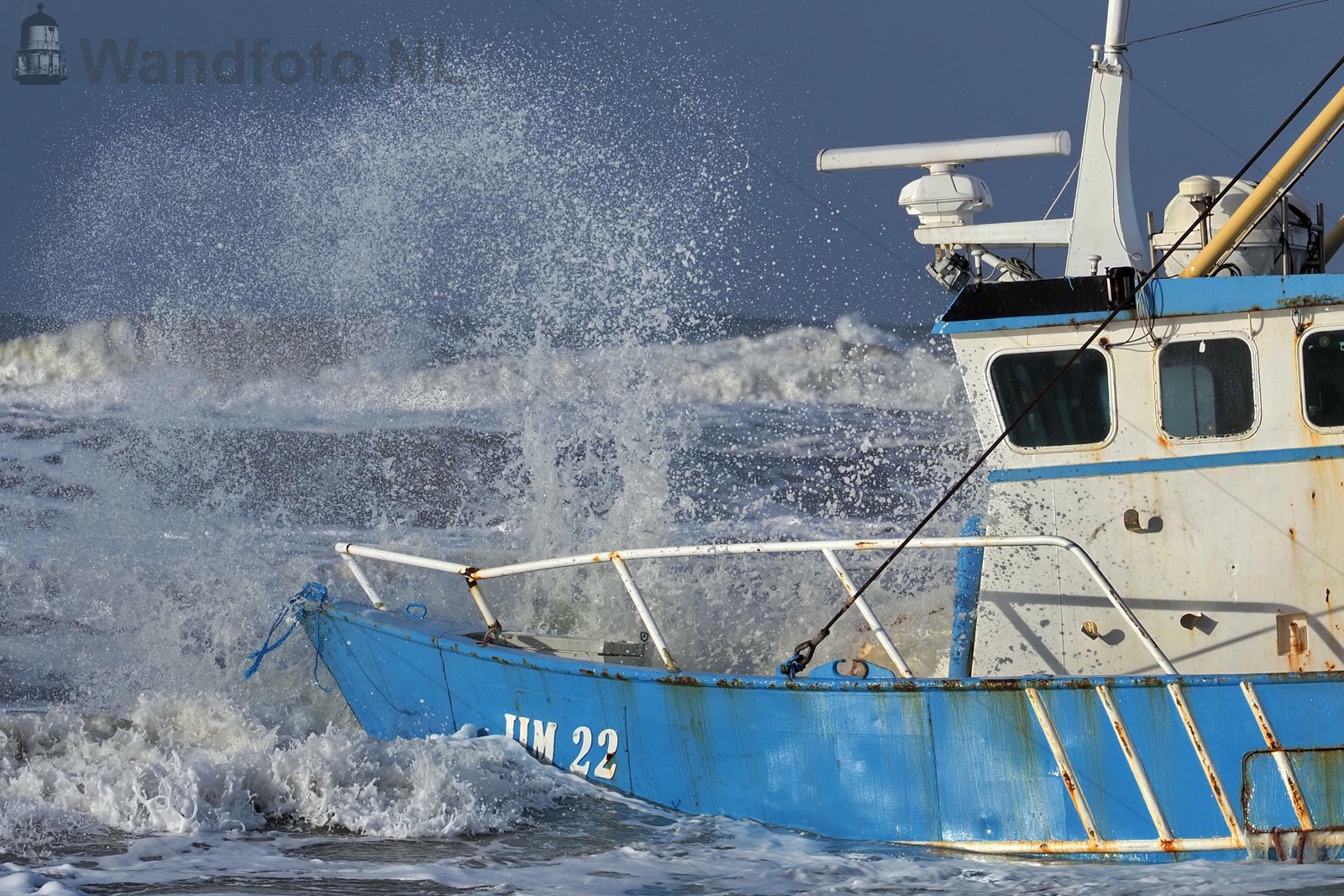 Viskotter IJM-22 vastgelopen, Strand, Zandvoort (FotoKvL/25-11-2