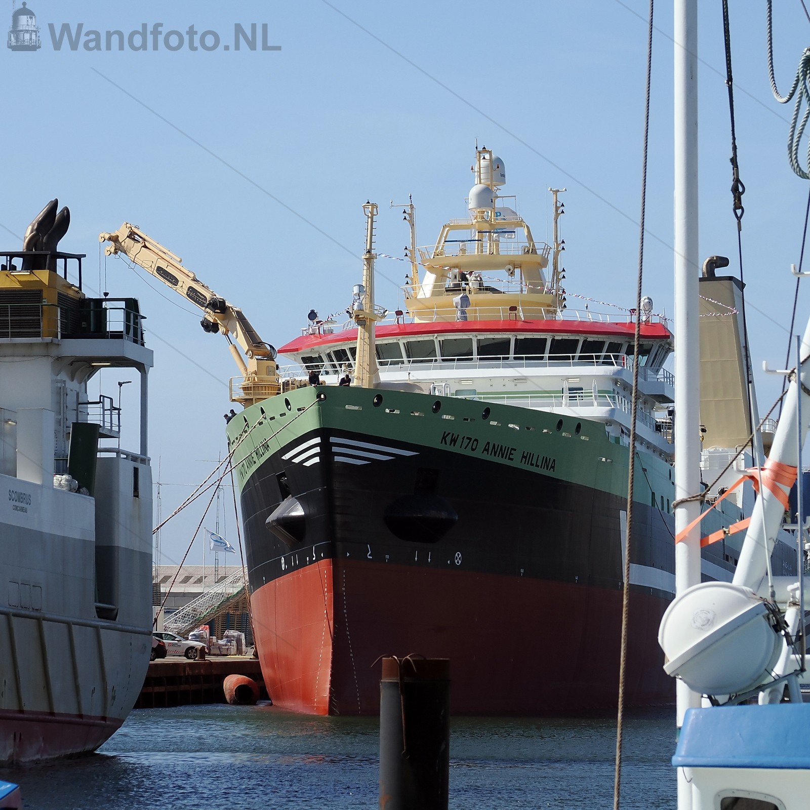 Nieuwe hektrawler Annie Hillina, Kotterkade, IJmuiden