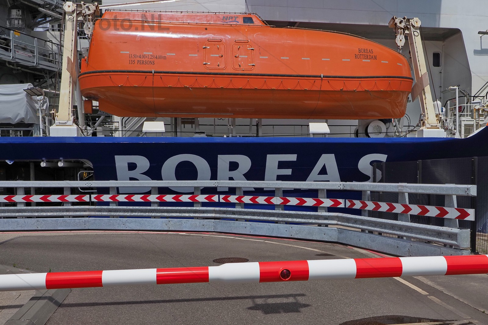 Offshore Support Vessel Boreas, Zeesluis IJmuiden, IJmuiden
