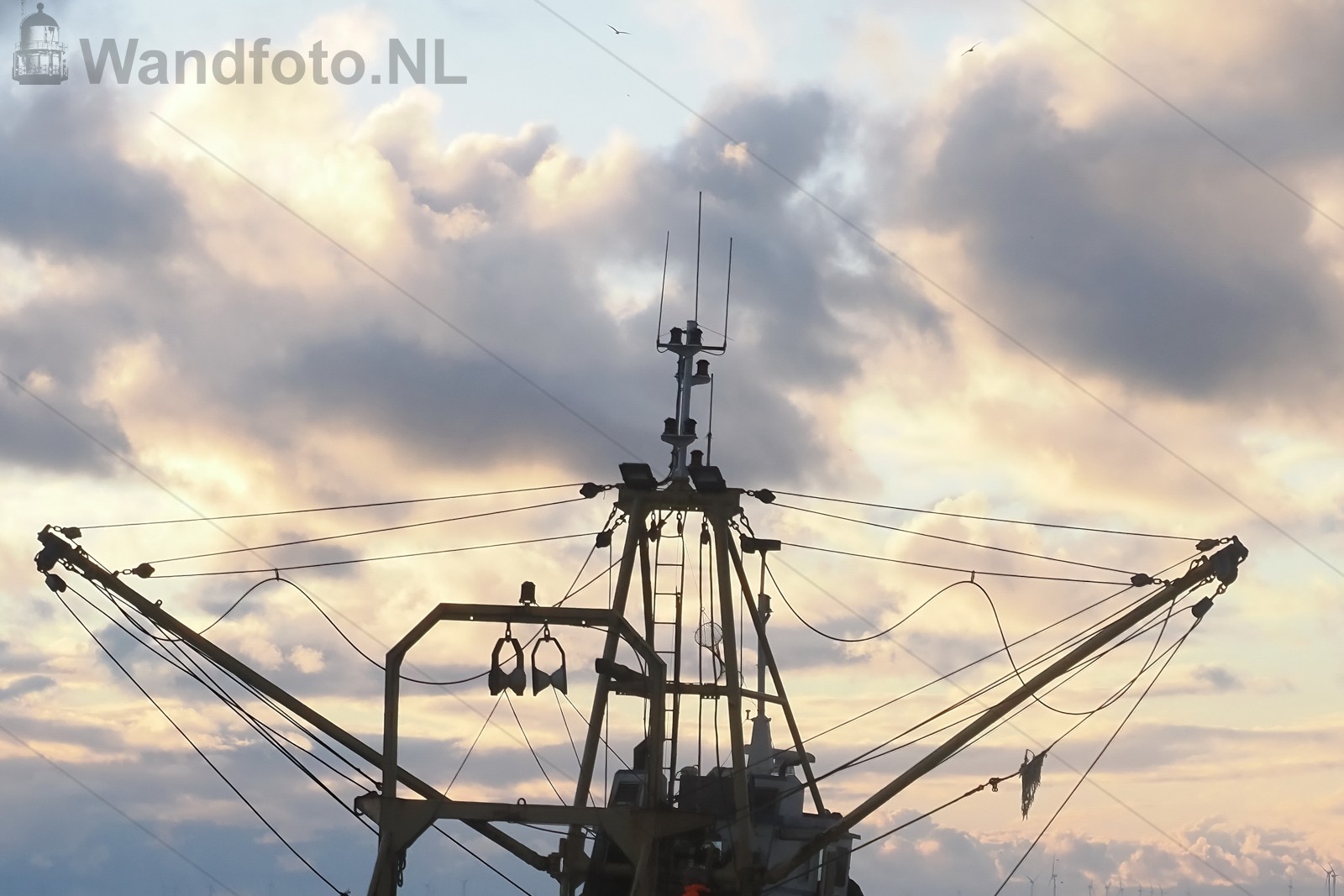 Viskotter IJM-22 vastgelopen, Strand, Zandvoort (FotoKvL/30-11-2