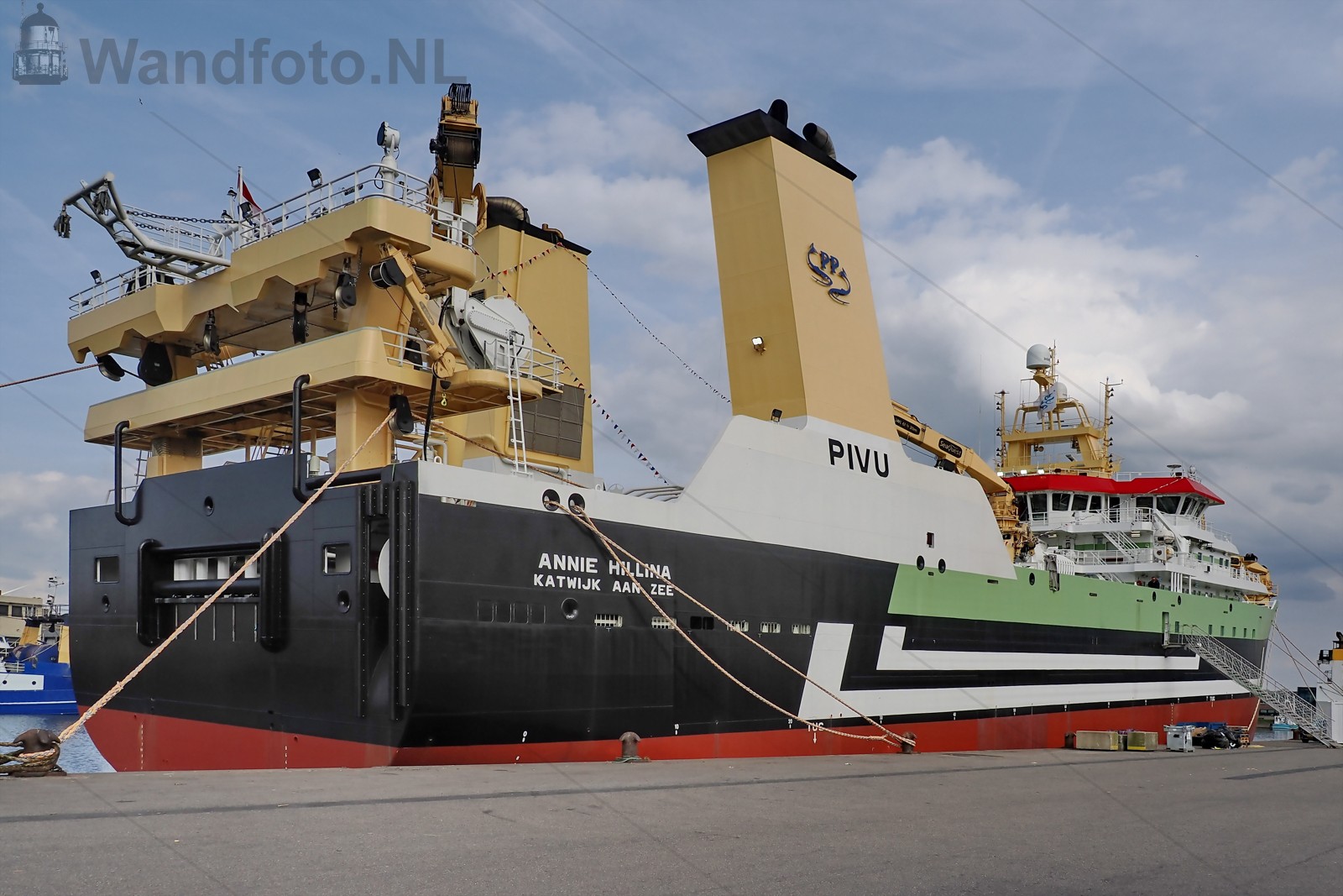 Nieuwe hektrawler Annie Hillina, Kotterkade, IJmuiden