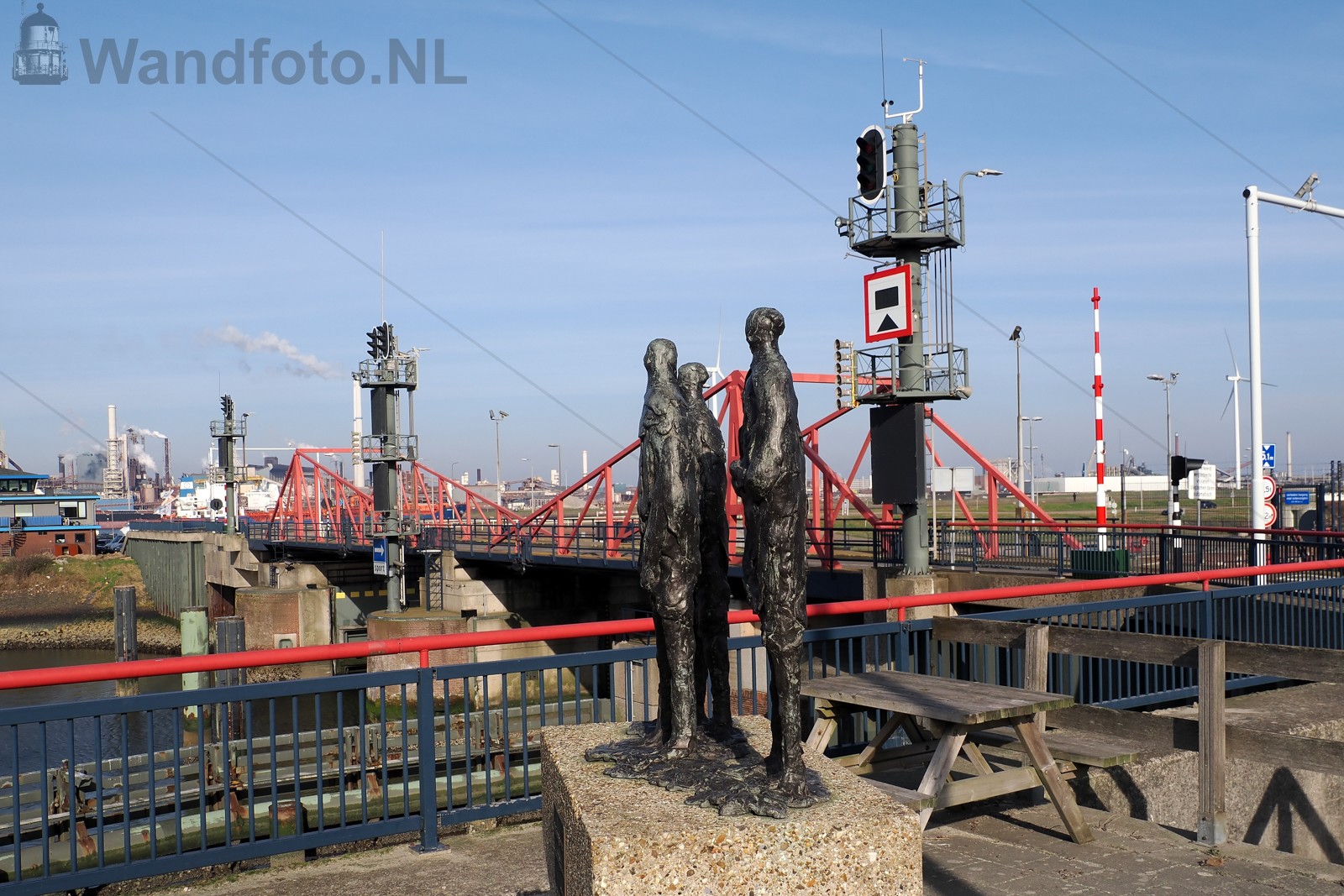Beeld Kanaalgravers, Sluisplein, IJmuiden