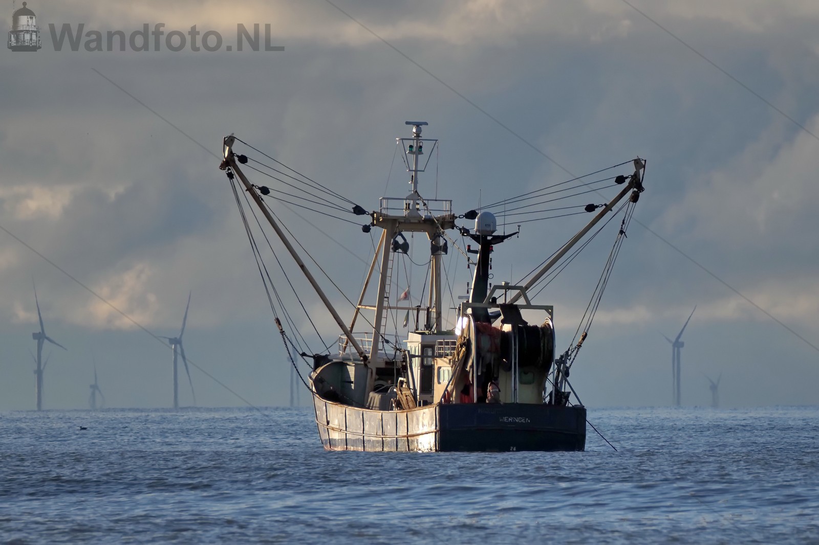 Viskotter IJM-22 vastgelopen, Strand, Zandvoort (FotoKvL/30-11-2