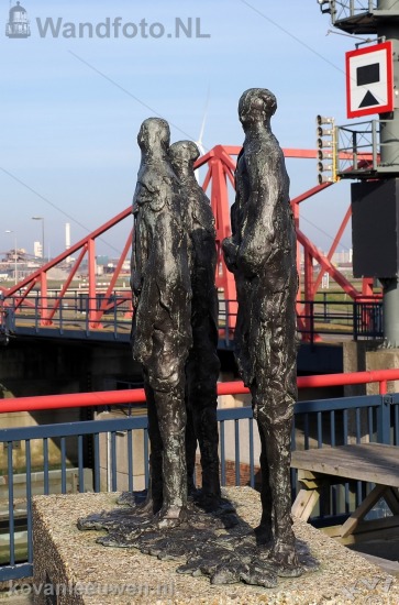 Beeld Kanaalgravers, Sluisplein, IJmuiden