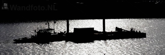 Sleepboot Ida met ponton