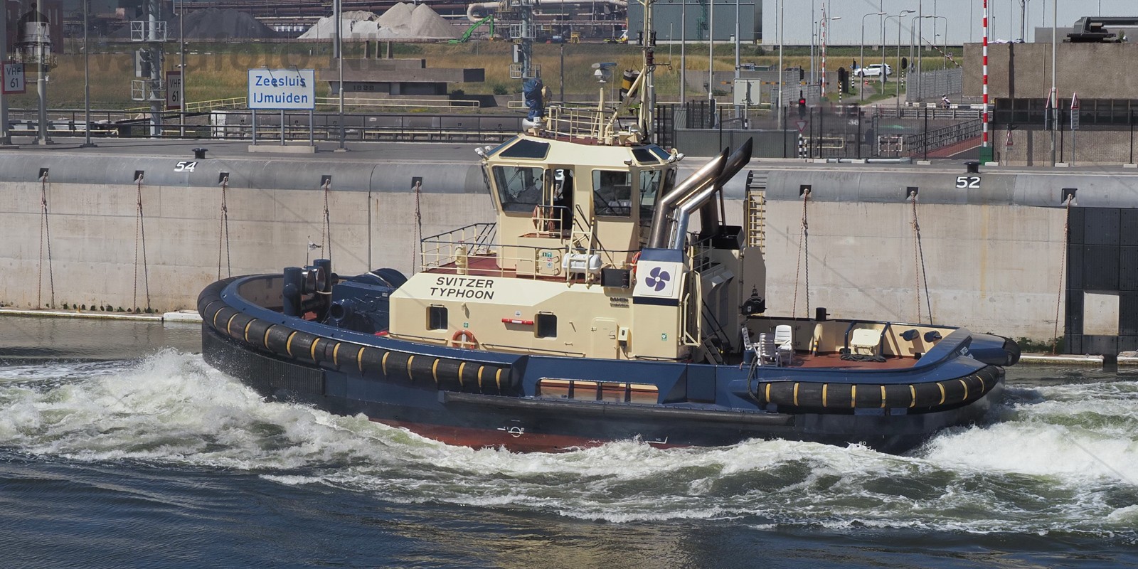 Sleepboot Svitzer Typhoon