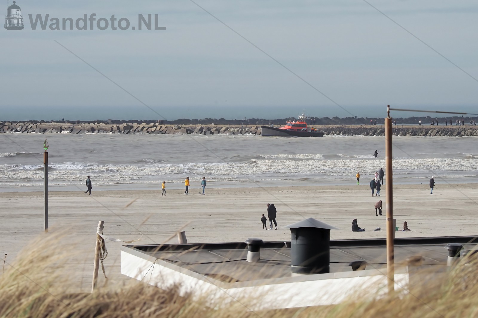 KNRM pikt surfer op