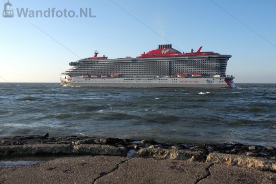 Vertrek bij cruiseschip Valiant Lady