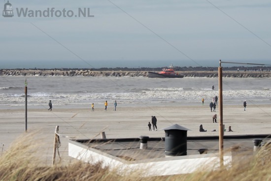 KNRM pikt surfer op