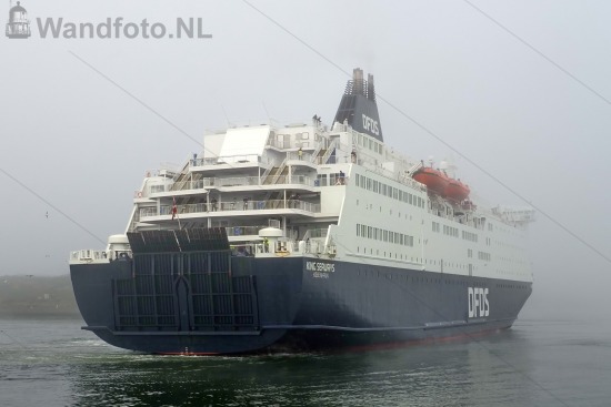 Aankomst cruiseferry King Seaways in de mist