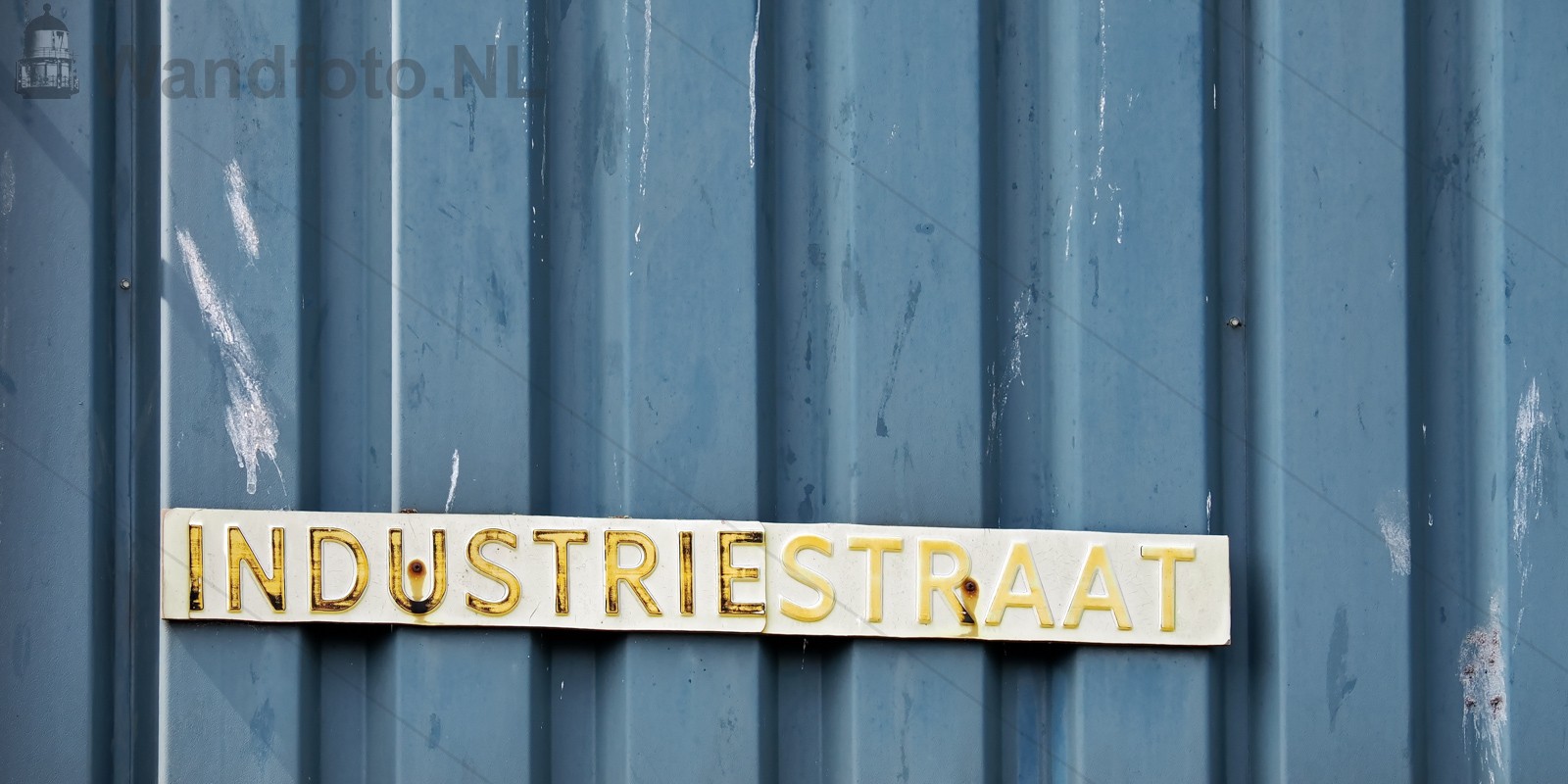 Straatnaambordje op slooppand