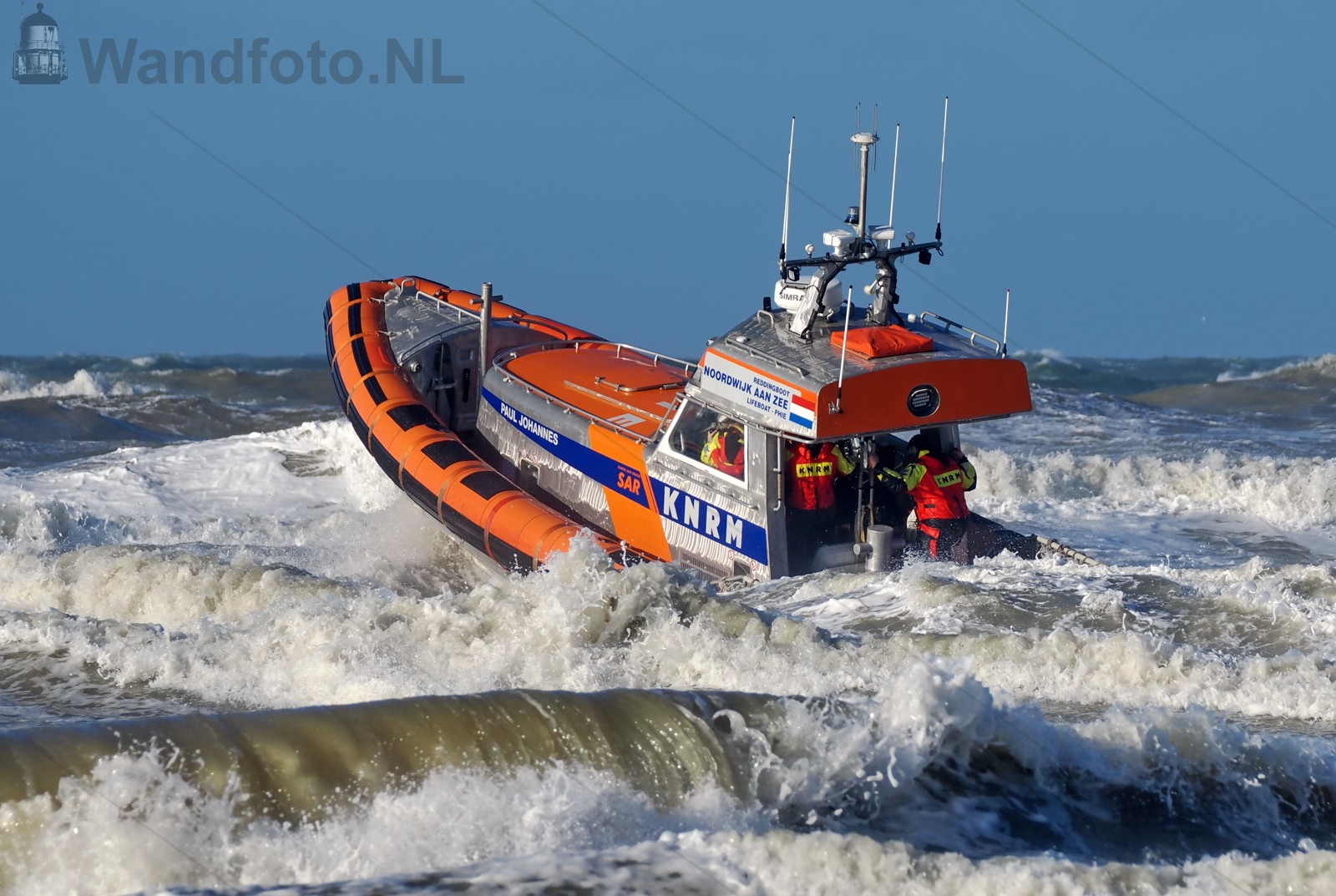 Reddingboot Paul Johannes assisteert vastgelopen sleepboot Oceaa
