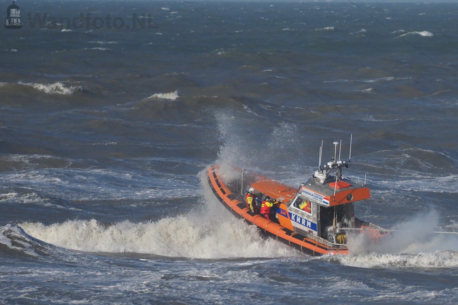 Reddingboot Paul Johannes assisteert vastgelopen sleepboot Oceaa