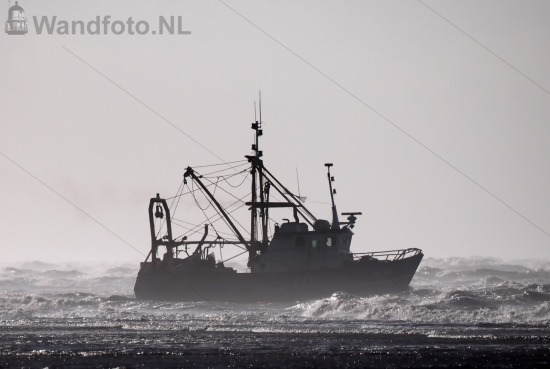 Viskotter IJM-22 vastgelopen, Strand, Zandvoort (FotoKvL/23-11-2