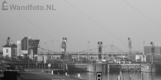 Mist in IJmuiden, Kleine- en Zuidersluis, IJmuiden