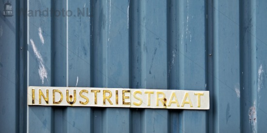 Straatnaambordje op slooppand