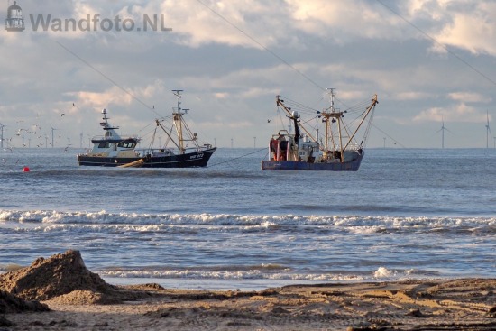 Viskotter IJM-22 vastgelopen, Strand, Zandvoort (FotoKvL/30-11-2