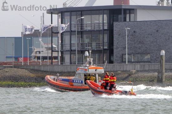 KNRM-reddingboot Donateur en de ymd-329 van de IJRB